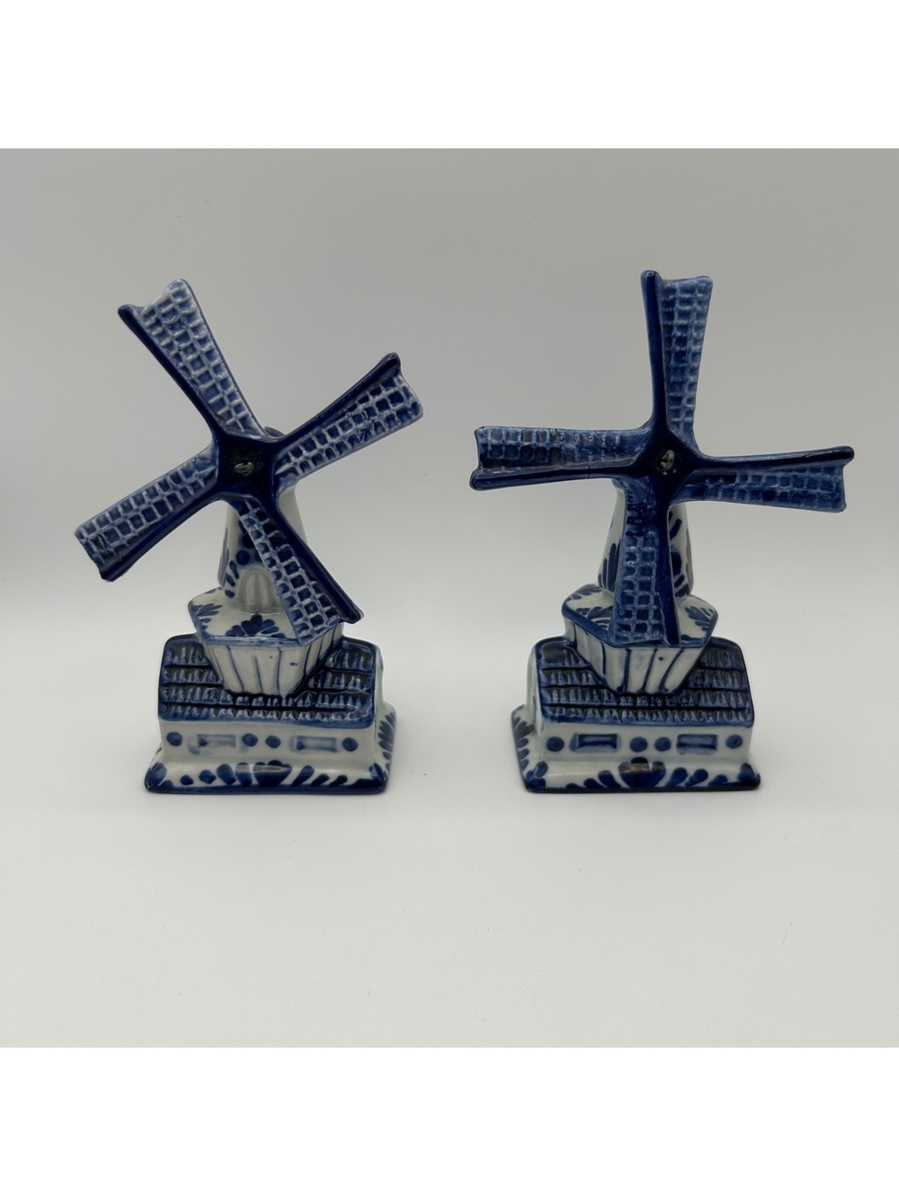Vintage DELFT Hand Painted Holland Dutch Rotating Windmill Salt & Pepper Shakers